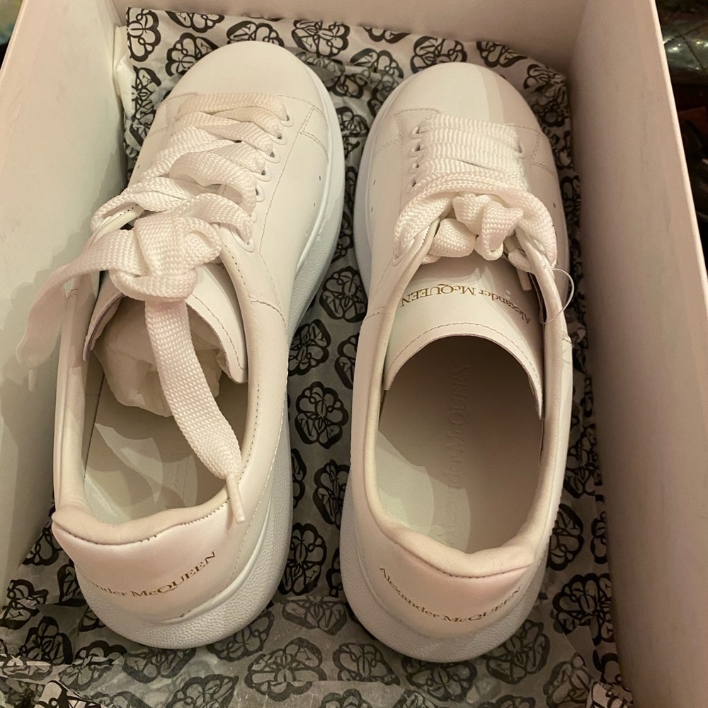 Alexander McQueens, 6.5, white